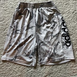 Adidas grey camo boys shorts size large 14-16